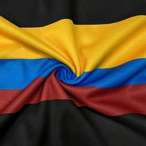 Maillot de football personnalisé OEM/ODM en polyester respirant avec technique de sublimation, nom de joueur et numéro imprimés - Product Image 3