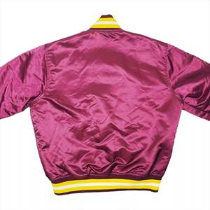 Chaquetas Universitarias de Béisbol Americanas Personalizadas en Satén, Logotipo Personalizado en la Parte Delantera, Parche Vintage, Impermeables y Resistentes al Viento - Product Image 3