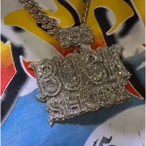 Collar con Colgante de Nombre Personalizado con Incrustaciones de Moissanita VVS, Collar con Letra Hip Hop de Moissanita Redonda en Oro de 18K para Hombre - Product Image 1