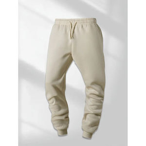 Pantalones chinos clásicos para hombre hechos con algodón premium, ligeros, transpirables y diseñados con un estilo versátil. - Product Image 1