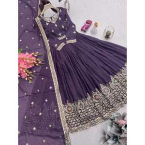 Vestidos de fiesta de diseñador con hilos bordados y lentejuelas El trabajo incluye vestido y Dupatta - Product Image 3