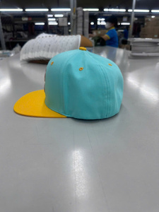 Gorra de 6 Paneles Estilo Snapback Personalizada con Logotipo Bordado en 3D, Visera Plana, Gorra Casual Premium de Fábrica Vietnamita - Product Image 4