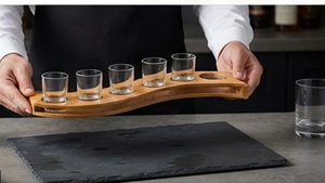 Support en bois courbé de qualité supérieure pour 4 verres transparents, design minimaliste, idéal pour la décoration de cuisine, les mariages, les événements et les restaurants. - Product Image 4