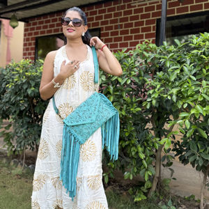 Nuevo diseñador de mano Tooled Fringe bolso de cuero real tallado a mano herramientas Color turquesa Sling Bag Western bolsos elegantes - Product Image 1