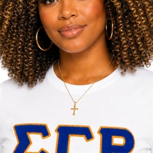 T-shirt graphique en chenille SGRHO blanc pour femme, décontracté, à manches courtes, col rond, haut tendance, style streetwear Sorority grecque - Product Image 6