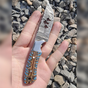 Cuchillo de caza OEM Wirecut de acero de Damasco, cuchillo Skinner con mango de resina, hoja fija para camping, cuchillo EDC para exteriores con funda de cuero - Product Image 1