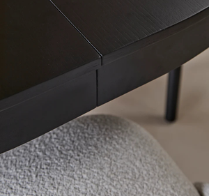 ชุดโต๊ะอาหารสีดำทันสมัย 8 ที่นั่ง เก้าอี้หุ้มเบาะ ไม้มะฮอกกานีแท้ ฐานรูปตัว X ดีไซน์ร่วมสมัย เหมาะสำหรับใช้ในวิลล่าและโรงแรม - Product Image 6