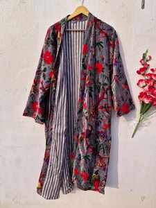 Bata Kimono Acolchada de Terciopelo con Estampado de Pájaros Grises, Chaqueta Larga Forrada Hecha a Mano Estilo Boho, Abrigo de Invierno para Mujer, Venta al por Mayor Personalizada - Product Image 4
