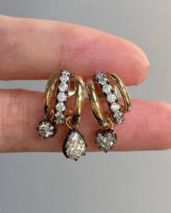 Pendientes de Aro con Diamantes Moissanite de Corte Brillante Redondo Estilo Georgiano, 2.50 TCW, Engaste Minimalista con Bisel Negro, Plata de Ley 925 - Product Image 1