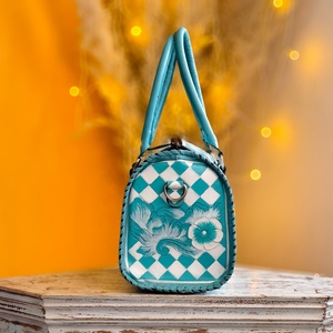 Sac de voyage décontracté de luxe en cuir véritable léger avec fermeture éclair et motif lettres en polyester Venus Leathers pour femmes et filles - Product Image 3