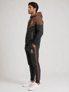 Chándal moderno para hombre diseñado con materiales de primera calidad que ofrece una sensación ligera y un rendimiento confiable para el día a día. - Product Image 3