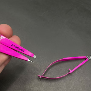 Pince à épiler de luxe rose vif en acier inoxydable de qualité supérieure, design moderne pointu et incliné, légère et écologique - Product Image 5