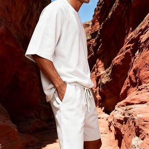 Ensembles deux pièces pour hommes : T-shirt à col rond et short d'été, survêtements amples, ensembles de sport légers avec poches - Product Image 3