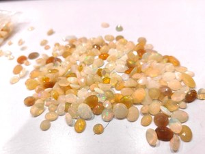 Ópalo etíope natural, corte briolette, forma libre, tamaño de 5 a 10 mm, gemas vendidas en paquete de 5 piezas. - Product Image 2