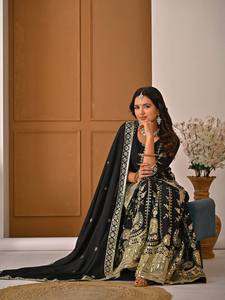 Conjunto de Vestido Tradicional Indio-Pakistaní de Seda Negra Bordada para Mujer con Dupatta para Bodas - Product Image 5