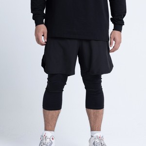 เสื้อยืดแขนยาวสีดำทรงหลวมสำหรับผู้ชาย พร้อมกางเกงกีฬาขาสั้นสีขาวและกางเกงเลกกิ้งรัดรูปสำหรับสวมใส่ในกีฬาศิลปะการต่อสู้ - Product Image 2