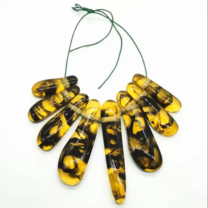 Collier en résine transparente noir et blanc pour femme, design géométrique superposé en acrylique, bijoux tendance pour soirée, cadeaux de fête - Product Image 2