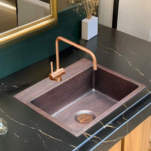 Fregadero de cocina de cobre martillado a mano, estilo rústico con delantal frontal, fregadero de cocina de cobre puro de un solo tazón con acabado antiguo para el hogar - Product Image 3