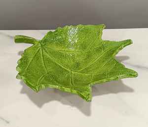Bandeja de Servir de Aluminio con Diseño de Hoja, Moderna, Metálica, de Color Oscuro, con Acabado y Tamaño Personalizables en Verde - Product Image 5