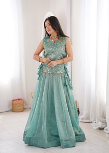 Diseño de moda para mujer: Lehenga Choli con Koti en estilo occidental disponible a precios de mayorista desde India. - Product Image 3