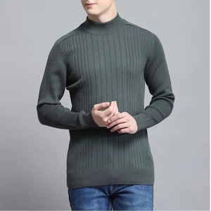 Pull à col montant de qualité supérieure, doté d'un tissu extensible chaud et d'une texture côtelée raffinée - Product Image 4