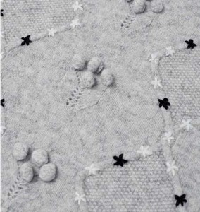 Cardigan en maille respirant et luxueux pour homme, orné de perles, col en V, boutonné, avec détails de perles en forme de diamant, idéal pour les soirées. - Product Image 4