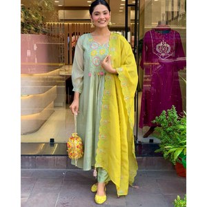 Hermoso Conjunto de Fiesta con Top y Pantalón con Dupatta, Talla XL - Product Image 1