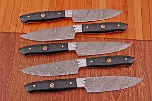 Juego de cuchillos para carne de acero de Damasco hechos a mano con mango de cuerno, filo biselado y espiga recta de 9 pulgadas, 3 años de garantía, OEM/ODM personalizable - Product Image 3