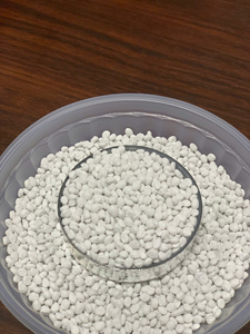 Masterbatch de remplissage Caco3 à haute capacité de charge pour HDPE LDPE LLDPE PP, film d'emballage soufflé, résistance aux UV, appareils électroménagers - Product Image 1