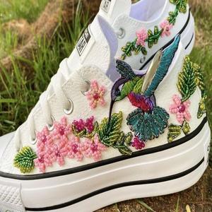 Baskets montantes en toile blanche de haute qualité pour femme, avec broderie florale manuelle motif colibri, chaussures de mariage, de fête et de sport pour mariée - Product Image 1