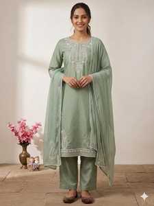 Salwar Kameez Verde PISTA para Mujer, con Bordado, Estilo Tradicional Informal de India y Pakistán - Product Image 1