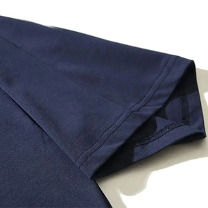 T-shirt en jersey de coton bleu marine à manches courtes et col rond pour homme, style décontracté avec imprimé - Product Image 5