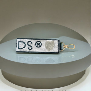 Porte-clés bracelet perlé fait main en tissu de qualité supérieure avec lettres grecques, personnalisé pour la sororité, le jour du match, avec logo et symbole de mode - Product Image 2