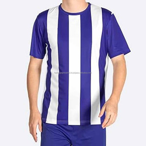 Vente en gros 100% kits de maillots de football en polyester sublimation uniformes de football respirants personnalisés pour hommes ensemble avec logo - Product Image 2