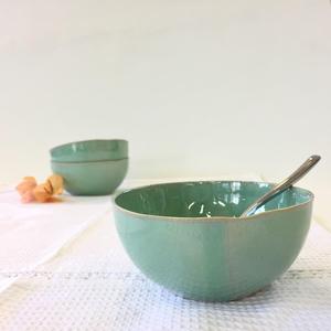 Bol à petit-déjeuner en céramique chic, glaçure Aqua Tranquil, silhouette ronde et lisse, résistant aux éclats, sans danger pour les aliments, idéal pour les soupes, les céréales et le service. - Product Image 1