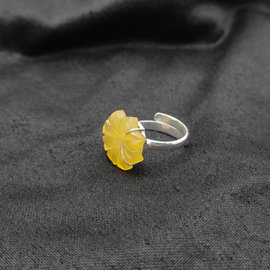 Bague ajustable en argent sterling avec fleur de quartz jaune sculptée, bijoux bohèmes en pierres précieuses, vente en gros - Product Image 2