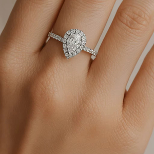 Anillo de Compromiso Floral con Halo de Circonitas Redondas Brillantes y Piedras Laterales, Certificado IGI, Plata 925, para Boda y Fiesta - Product Image 1