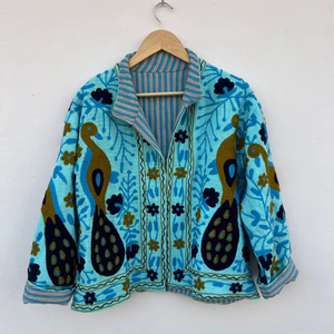 Veste Suzani Paon Faite Main pour Femme – Manteau Bohème Chic à Motifs Floraux – Vêtement d'extérieur Festif et Tendance pour l'Hiver - Product Image 1