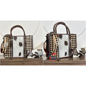 Conjunto de 2 piezas a juego: Bolso tote de cuero a cuadros y cartera de mano de cuero repujado a mano, venta al por mayor directa de fábrica - Product Image 1