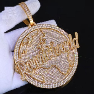 Colgante de Moissanita Personalizado de Gran Tamaño con Forma de Disco, Letra Personalizada, Plata 925, Lujo, Certificado IGI, Regalo Moderno para Hombres y Mujeres - Product Image 6