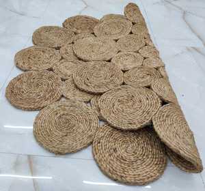 Alfombra Redonda Trenzada de Yute Hecha a Mano con Diseño Floral, Estilo Bohemio Rústico - Product Image 3