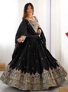 Conjunto de Lehenga Choli bordado en negro y morado de buena calidad con blusa y dupatta a juego para mujer, disponible para la venta. - Product Image 5