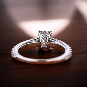 Bague de fiançailles en or blanc avec diamant taille émeraude, sertie pavé, classique, pour femme, bijoux fins - Product Image 3
