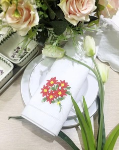 Serviettes de table en coton brodées personnalisées, motif poinsettia classique, réutilisables, durables, lavables, avec ourlet festonné, pour mariages et fêtes - Product Image 4