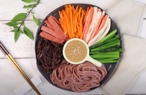 กินสายรุ้ง: บะหมี่ผักเวียดนามสีสันสดใสและอร่อย คุณเมย์ - Product Image 4