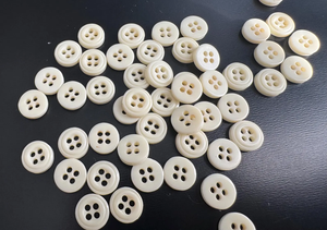 Petits boutons ivoire, boutons à coudre, boutons à 4 trous, boutons à traverser le tissu - Product Image 4
