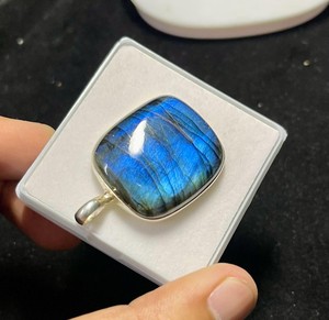 Colgante de Labradorita Azul – Plata de Ley 92.5, Gema Multifacética - Product Image 5