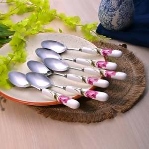 Juego de 6 Cucharas de Porcelana con Diseño de Rosas y Mango de Cerámica, Cucharas Largas de Acero para Servir Cena y Postre - Product Image 1