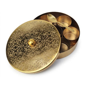 Moulin à épices et noix doré, artisanal, moderne et traditionnel, en métal, qualité alimentaire, lavable au lave-vaisselle, Lavie Creations, Uttar Pradesh - Product Image 6