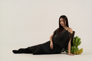 Vestido de cóctel de lujo de verano de organza de seda transparente con hombro asimétrico, holgado y recto, elegante, minimalista, ODM OEM, Vietnam - Product Image 6